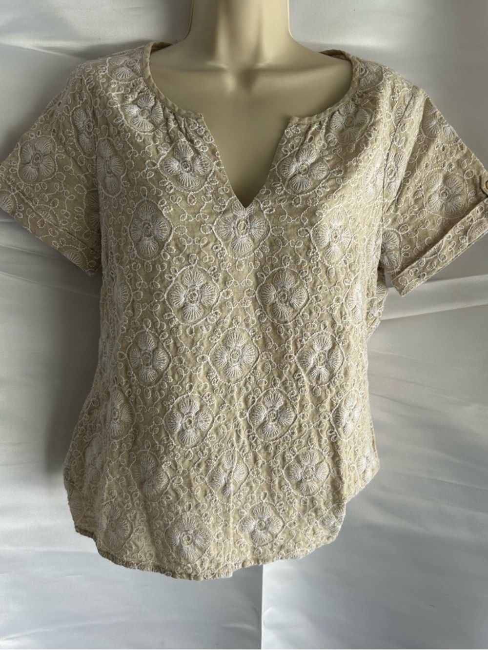 Vineyard Vines Beige Embroidered Short-Sleeve V-Notch Linen Top | Boxy Size XS